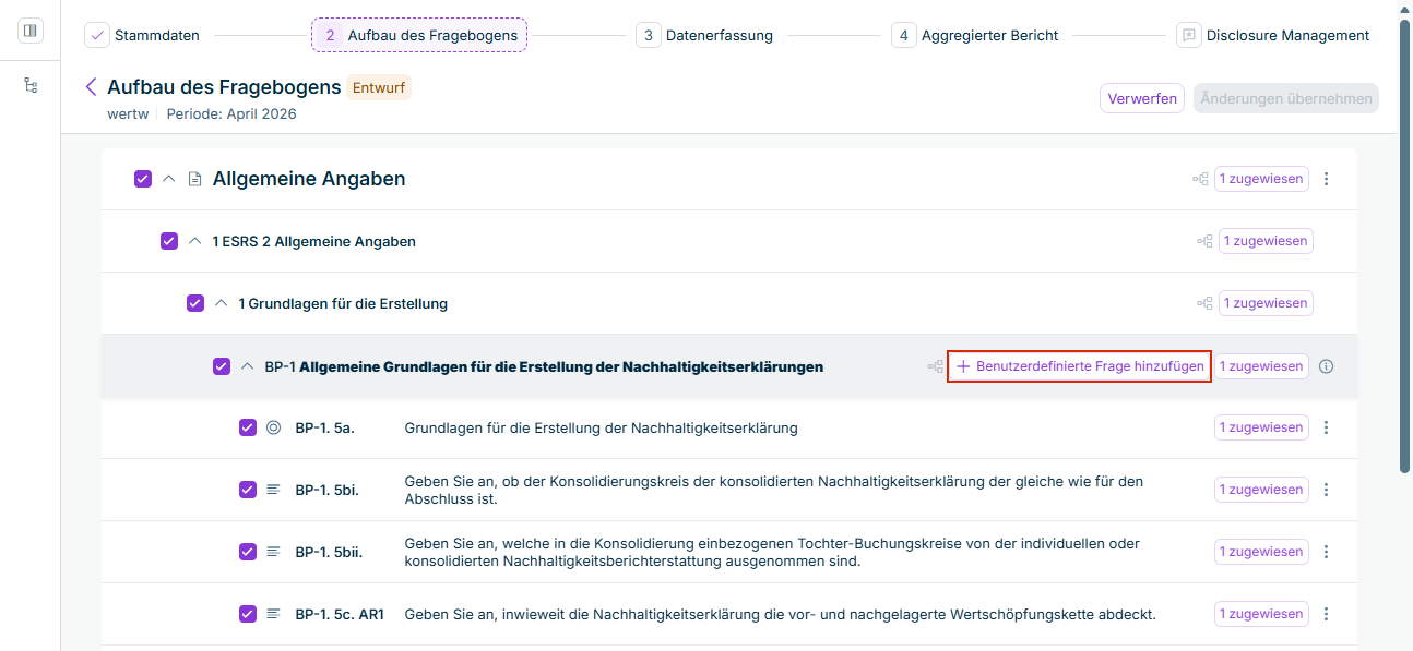 Die Schaltfläche '+ Benutzerdefinierte Frage hinzufügen' wird in der Zeile der Offenlegungspflicht BP-1 im Aufbau des Fragebogens angezeigt.