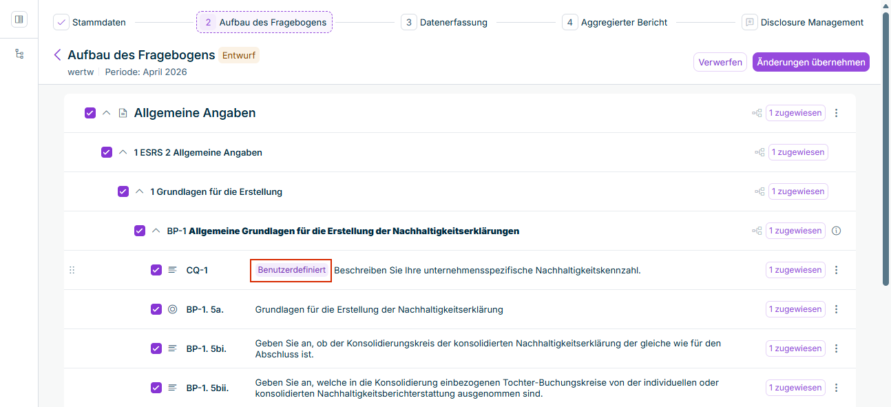 Eine benutzerdefinierte Frage mit dem Badge 'Benutzerdefiniert' wird an oberster Stelle der Fragen der Offenlegungspflicht BP-1 angezeigt, mit einem Ziehpunkt auf der linken Seite.