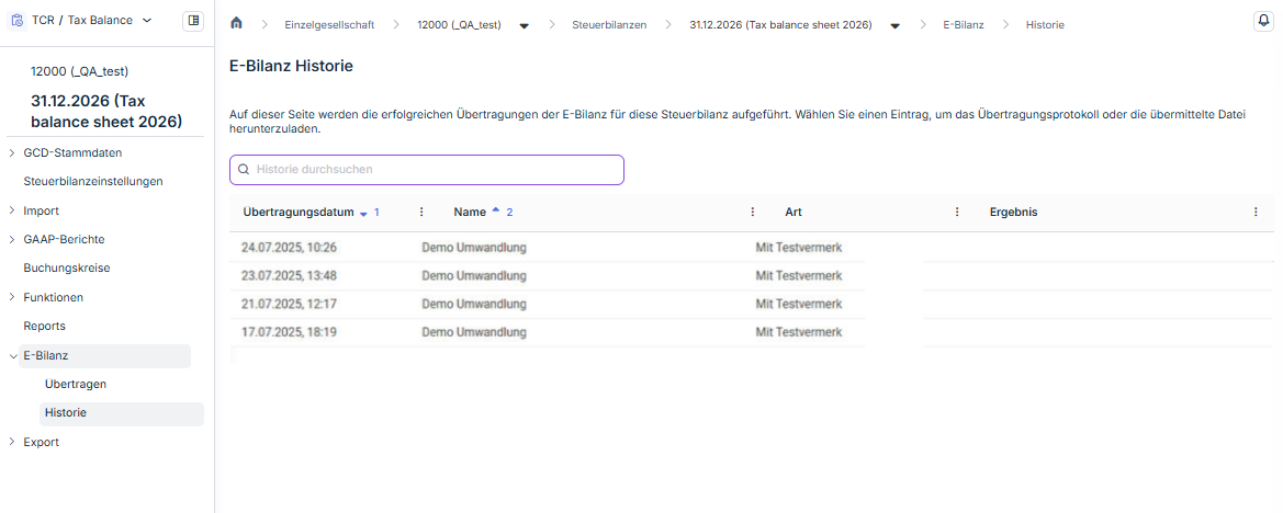Zeigt die Seite 'E-Bilanz Historie' in Tax Balance für die Steuerbilanz '31.12.2026 (Tax balance sheet 2026)' der Gesellschaft '12000 (_QA_test)', mit dem Suchfeld 'Historie durchsuchen' und einer Tabelle mit den Spalten 'Übertragungsdatum', 'Name', 'Art' und 'Ergebnis'. Die Tabelle listet vier Übertragungen vom '24.07.2025, 10:26' bis zum '17.07.2025, 18:19', jeweils mit dem Namen 'Demo Umwandlung' und der Art 'Mit Testvermerk'.