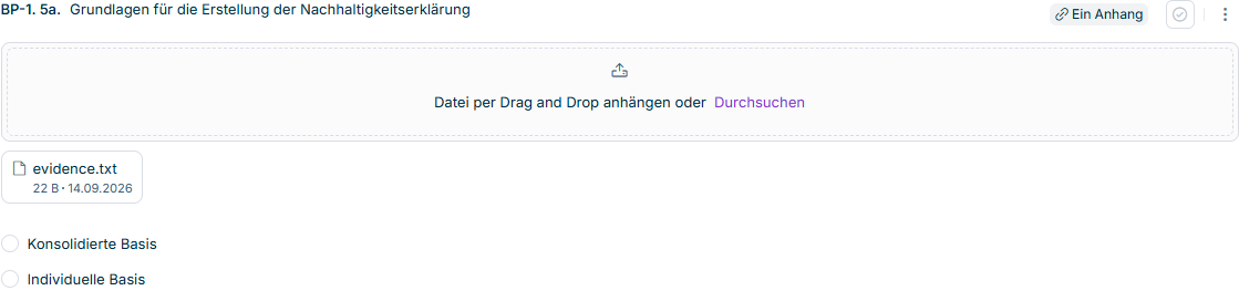 Der Bereich für Anhänge einer Frage mit dem Hinweis 'Datei per Drag and Drop anhängen oder Durchsuchen' und einer angehängten Datei darunter.