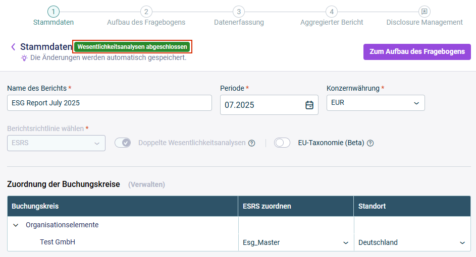 Stammdatenseite mit dem hervorgehobenen Status „Wesentlichkeitsanalysen abgeschlossen“; die Felder Berichtsrichtlinie und „Doppelte Wesentlichkeitsanalysen“ sind ausgegraut, die Schaltfläche „Zum Aufbau des Fragebogens“ ist aktiv